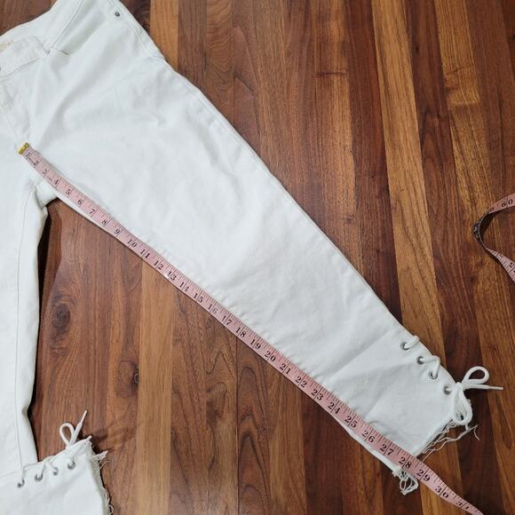 Levi's 711 Skinny Jeans Lace Up Ankle With Raw Hem Fiesty White Y2K Size 33 - Picture 7 of 9